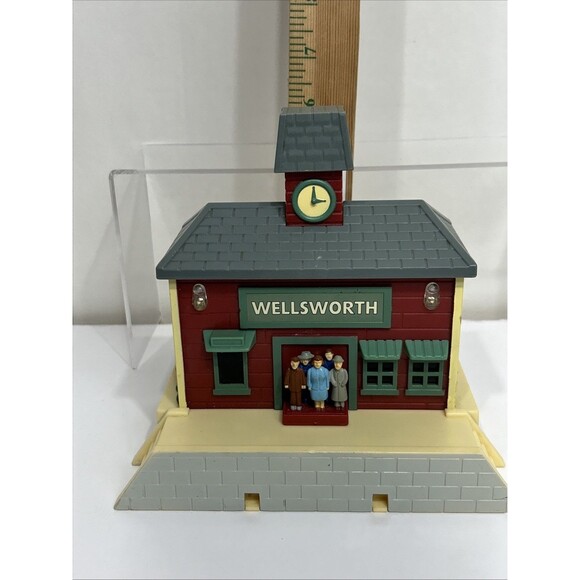 Thomas & Friends Train Wellsworth Station Light Up Sound WORKS Take Along - Picture 2 of 8